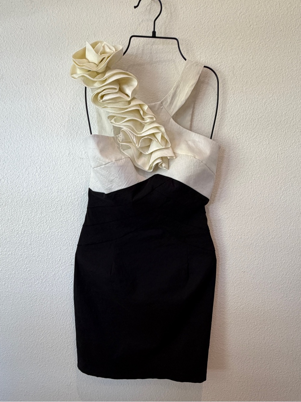 Jessica McClintock Ivory and Black 3D Ruffle Cocktail Dress